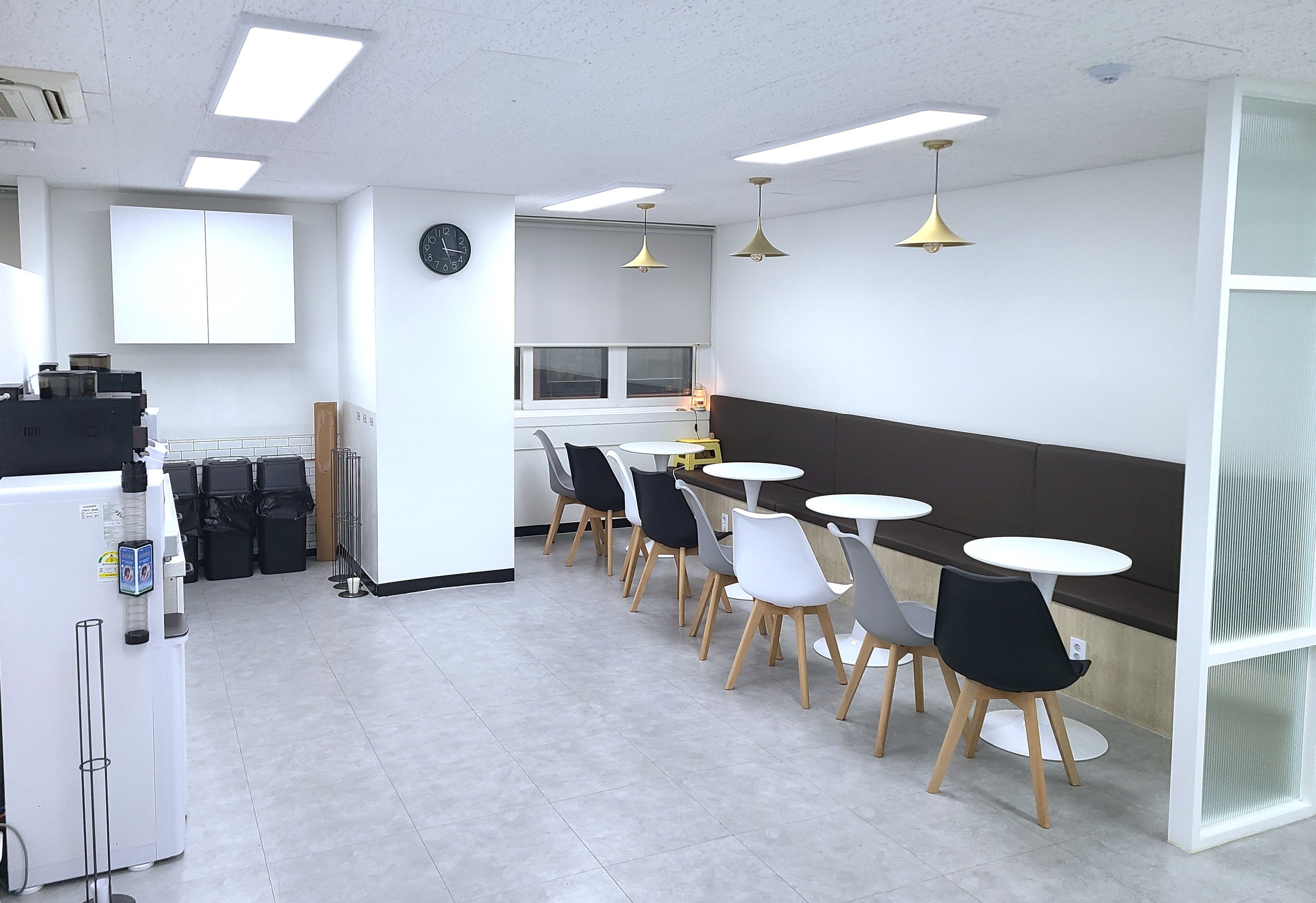 https://dev-cms.kg-kairos.kr휴게실(보정).jpg